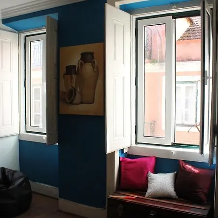 Mouros House - Bairro Alto * Лісабон